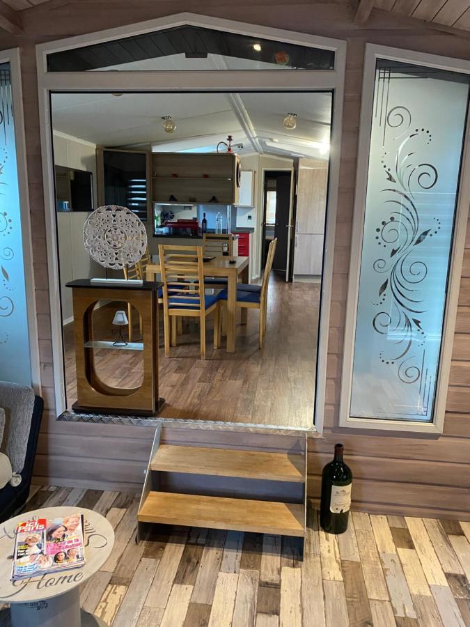 La Baie Des Lacs Apartment Froid Chapelle Bagian luar foto