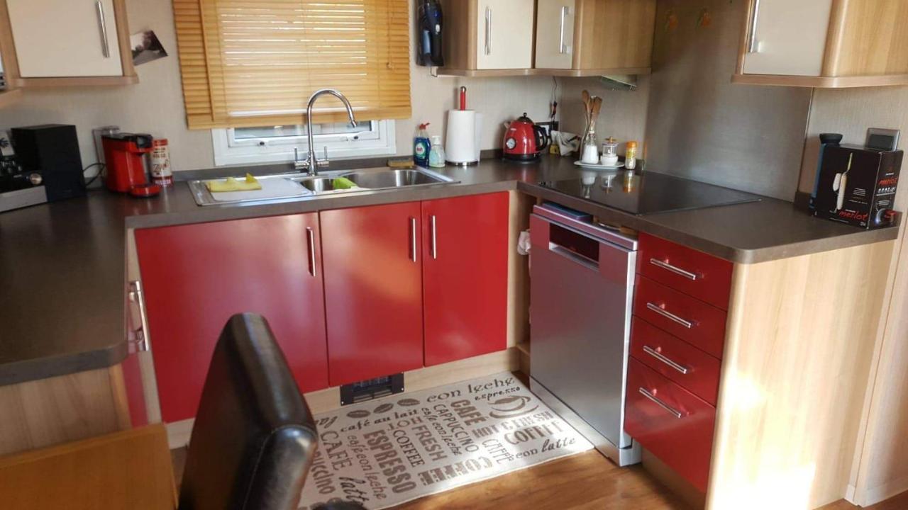 La Baie Des Lacs Apartment Froid Chapelle Bagian luar foto